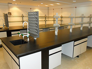 鋼木中央實驗臺